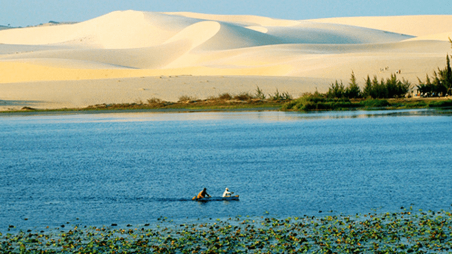 paddleboarding in Mui Ne