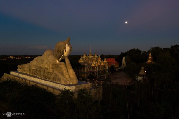 Som Rong pagoda