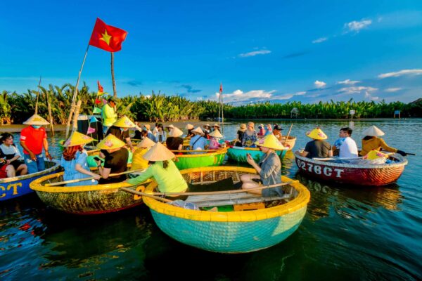 basket boat riding in Cam Thanh village