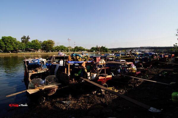 Tran-Xuan-Soan-floating-market