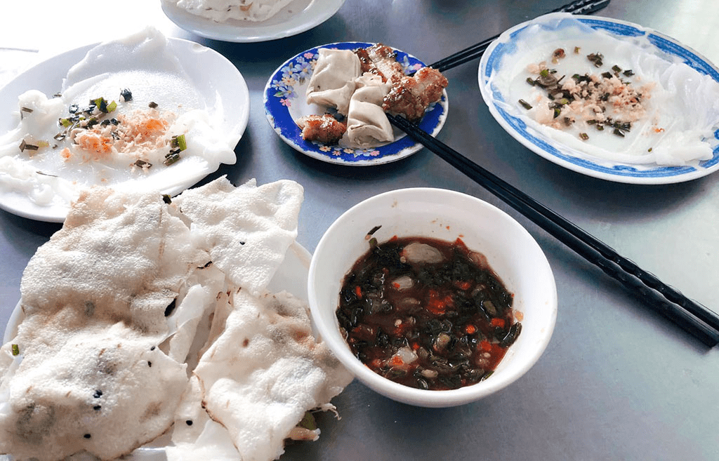 A-plate-of-Banh-Dap-is-a-delicious-and-attractive-snack-for-people-in-Central-Vietnam