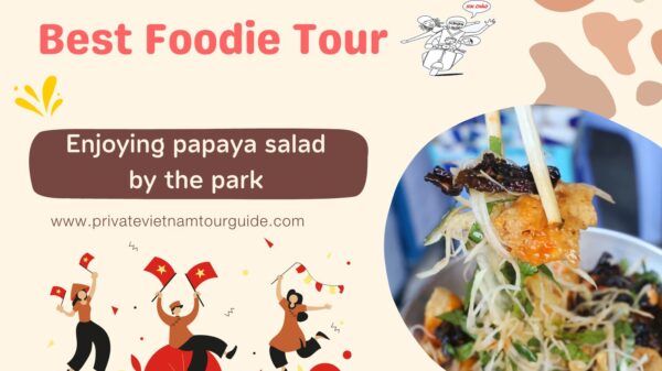 Best Foodie Tour: enjoying papaya salad by the park