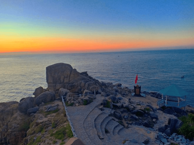 Watch the sunrise over Phu Yen land