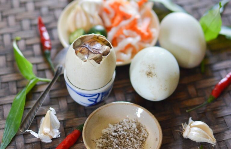 Read more about the article 10 Craziest Food in Vietnam – Dare Me Try!