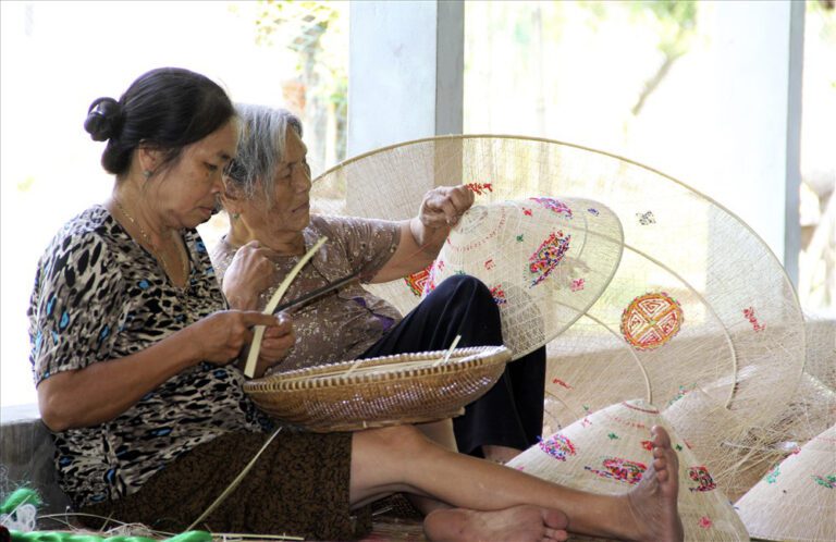 Read more about the article 300-Year-Making-Horse-Hat Village In Binh Dinh