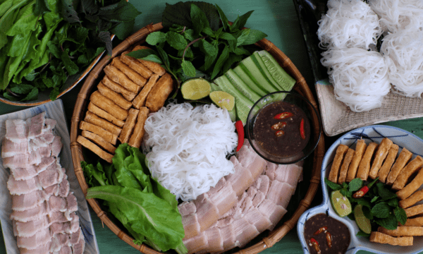 must-try dish in vietnam bun dau mam tom