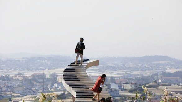 Stairways to heaven - tourist traps in Vietnam