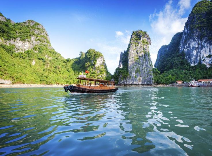 Read more about the article How to Create the Perfect Itinerary for Your Vietnam Family Tour